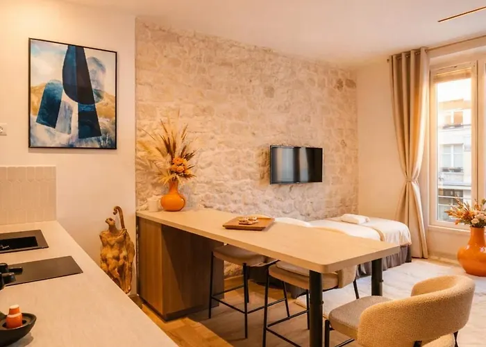 Le Marais - Premium For 3