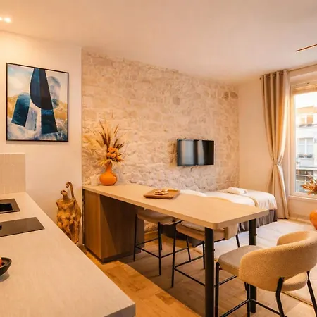 Le Marais - Premium For 3