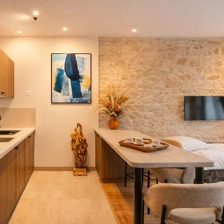 Le Marais - Premium For 3 *