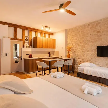 Le Marais - Premium For 3