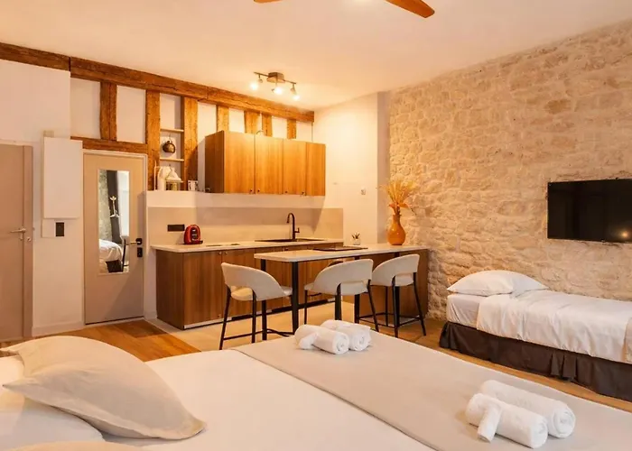 Le Marais - Premium For 3